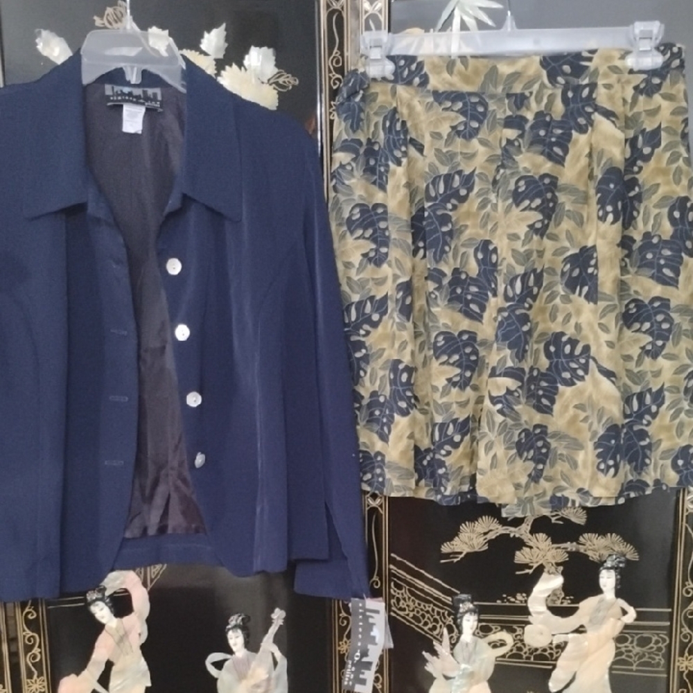 Blue Blazer and Leaf Print Short Set With Additional Blue Top